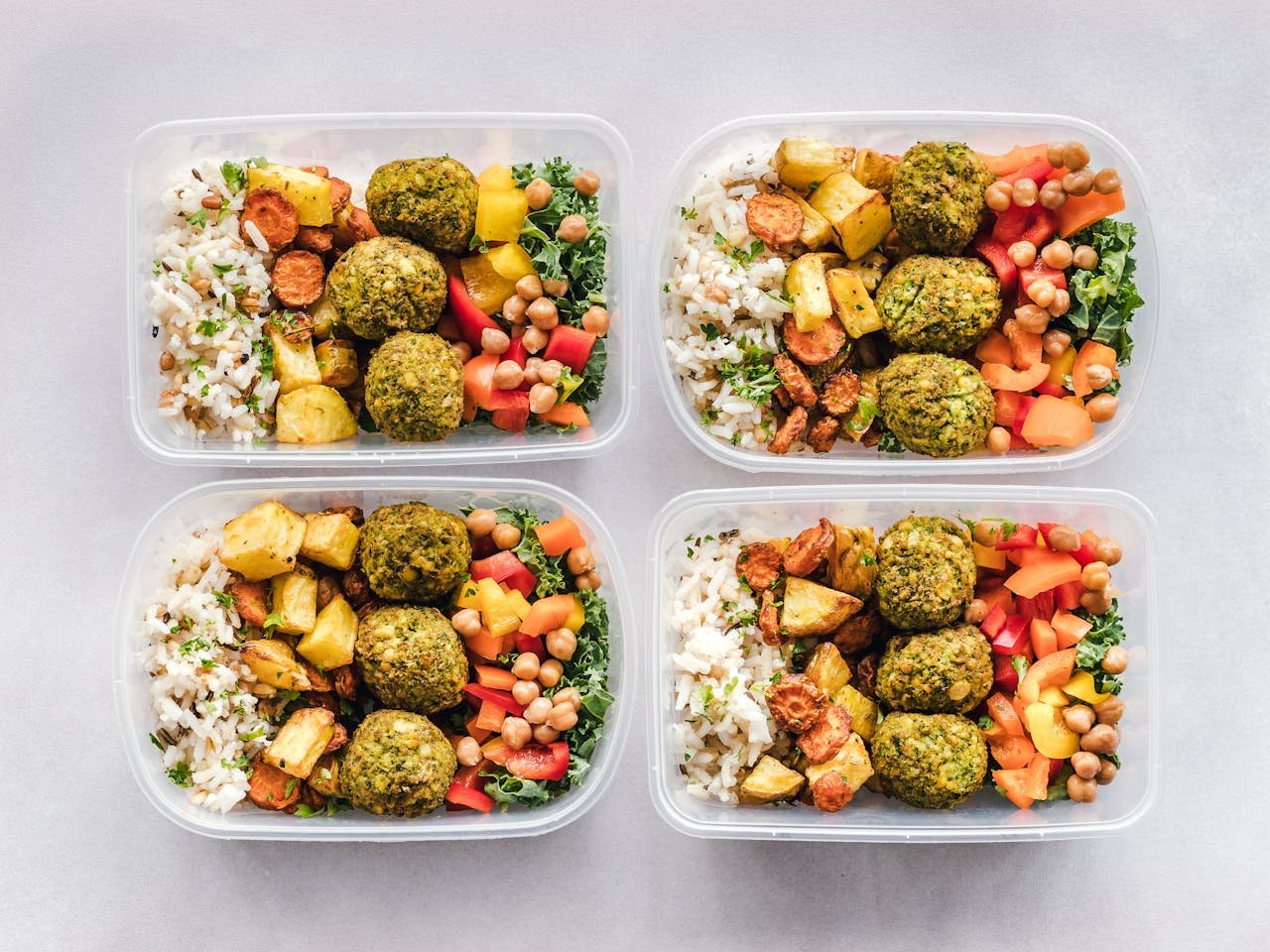 Read more about the article Meal Prep Magic: 30 Minutes on Sunday = Delicious Meals All Week!